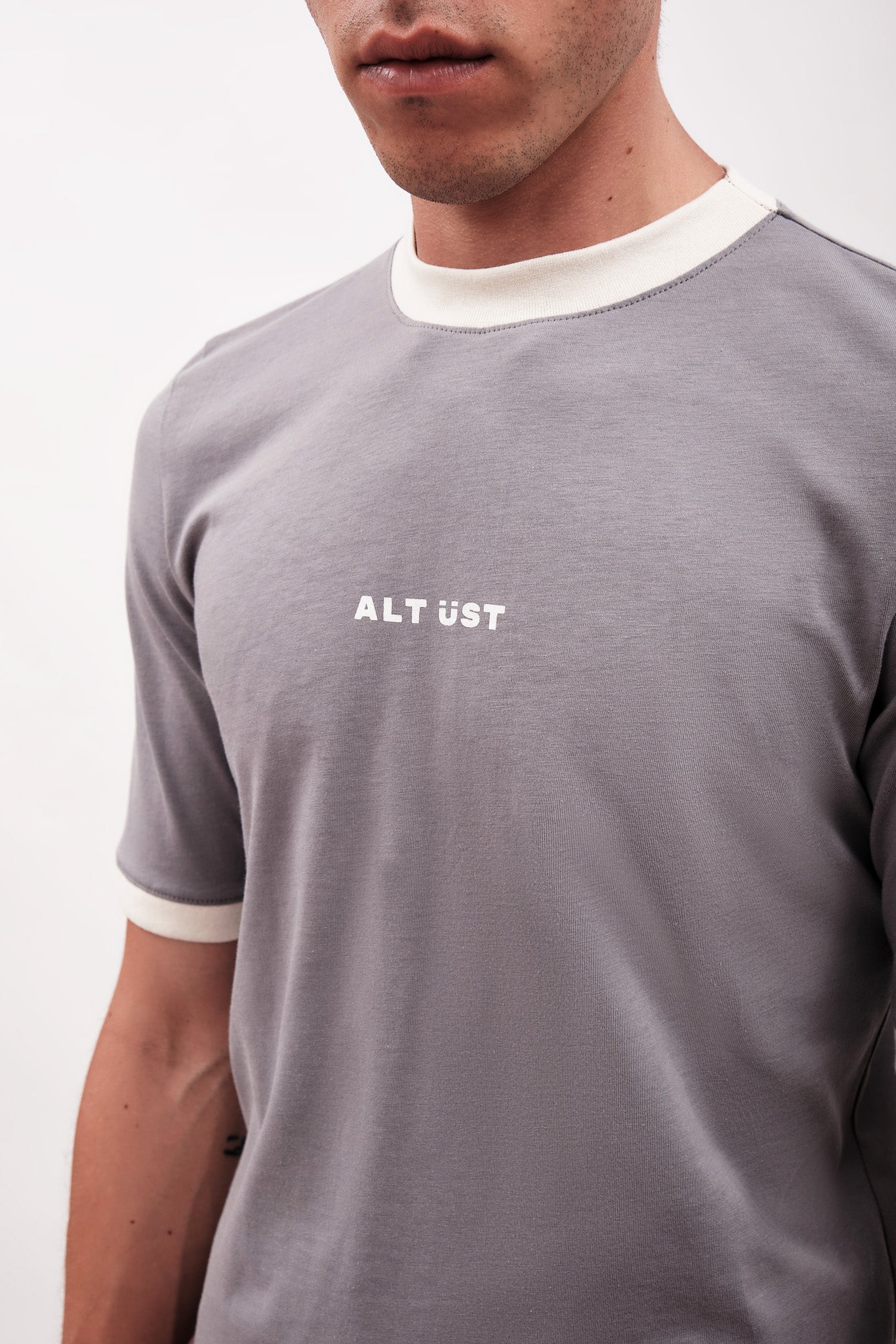 CONTRAST RIBBED T-SHIRT - GREY & CREAM - Image 5