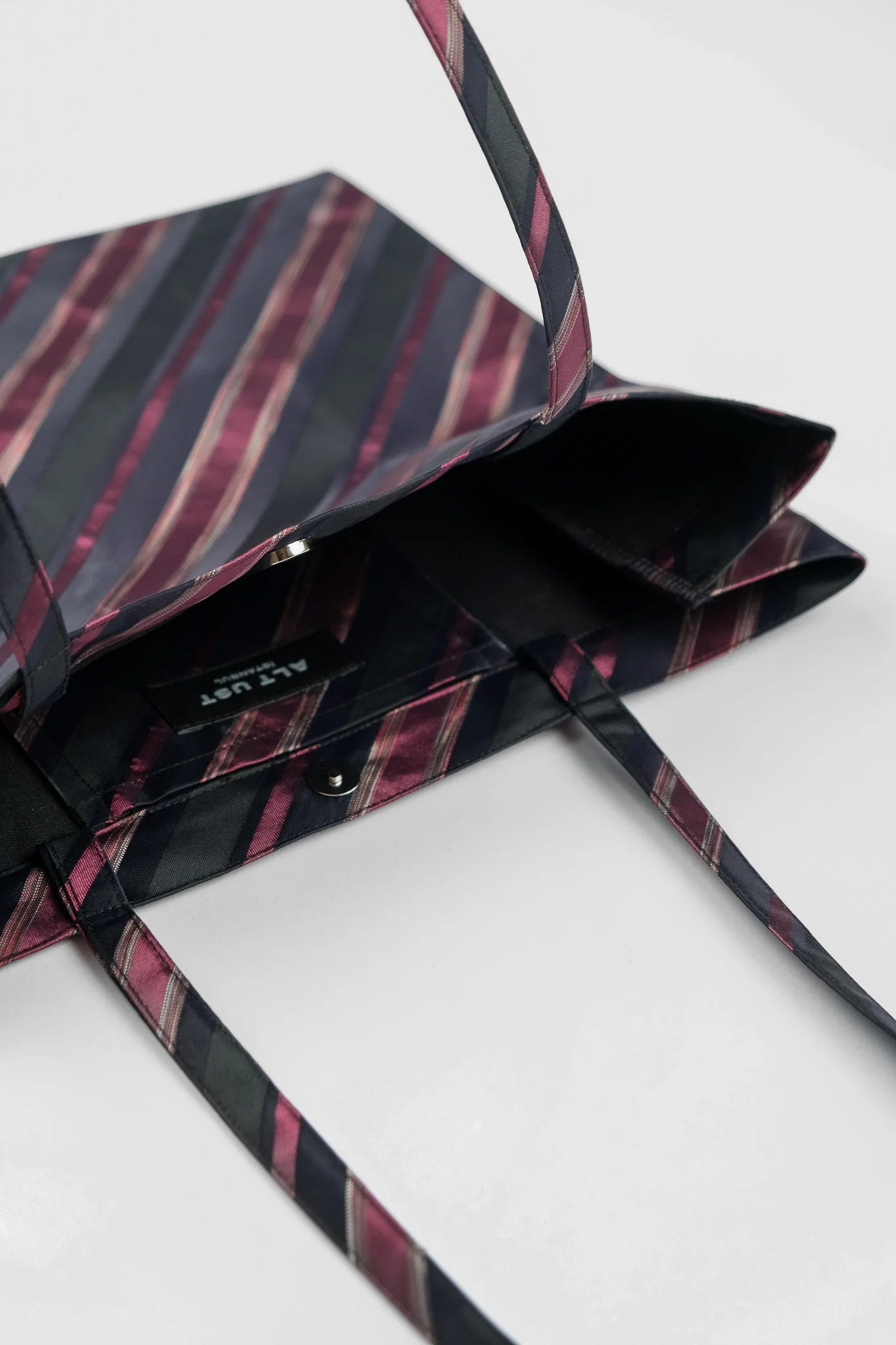 FOLDER TOTE - PLUM - Image 3