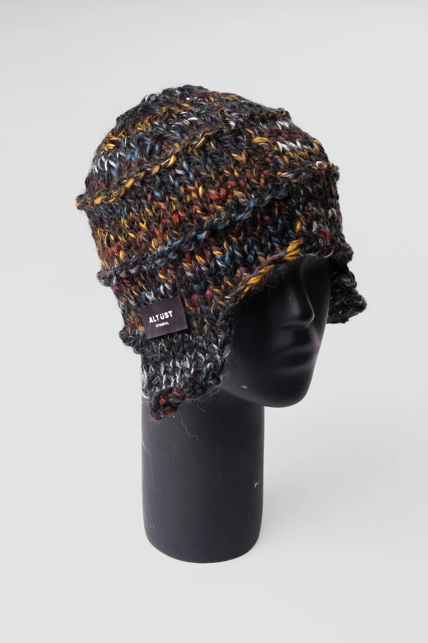 HAND-KNIT EAR FLAP BERET - BLACK - Image 5